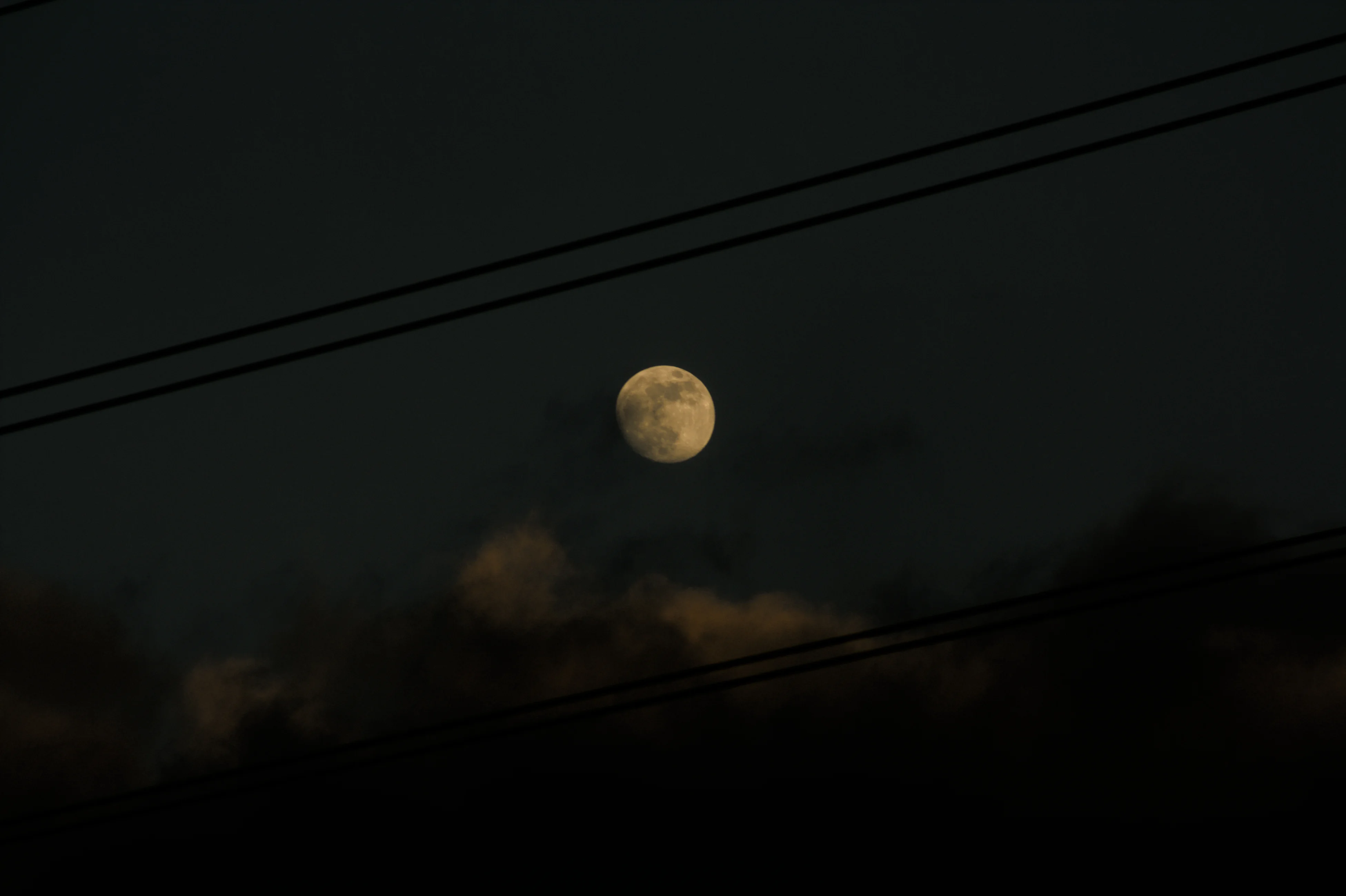 Ein fast voller Mond, irgendwo in Sachsen